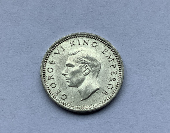High grade 1939 New Zealand threepence coin .500 silver
